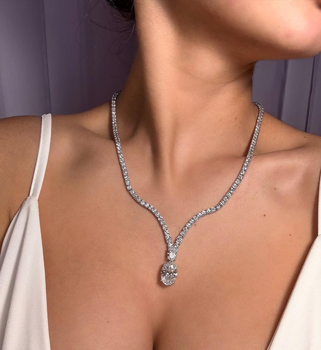 An extravagant diamond necklace by Mevula